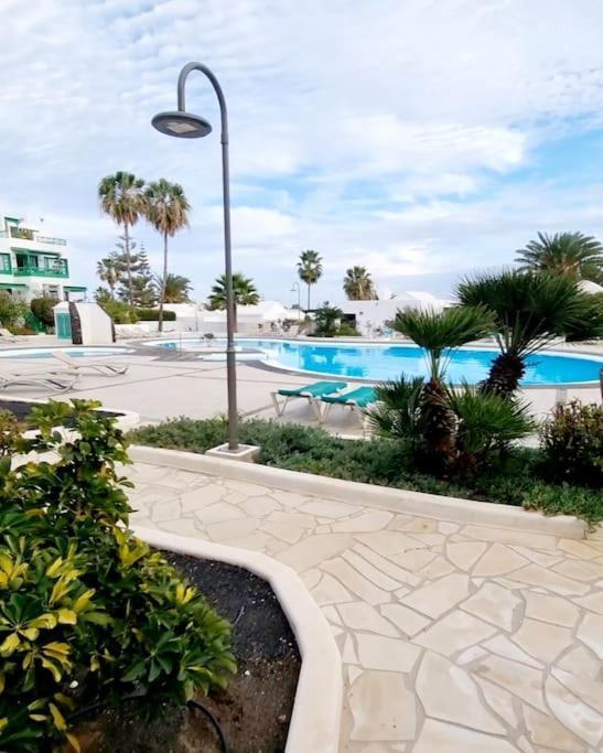 Appartement Playa Bastian First Line Of The Sea à Costa Teguise Extérieur photo