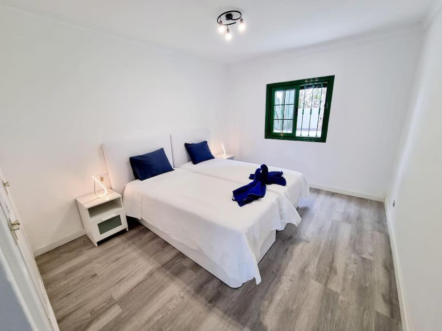 Appartement Playa Bastian First Line Of The Sea à Costa Teguise Extérieur photo