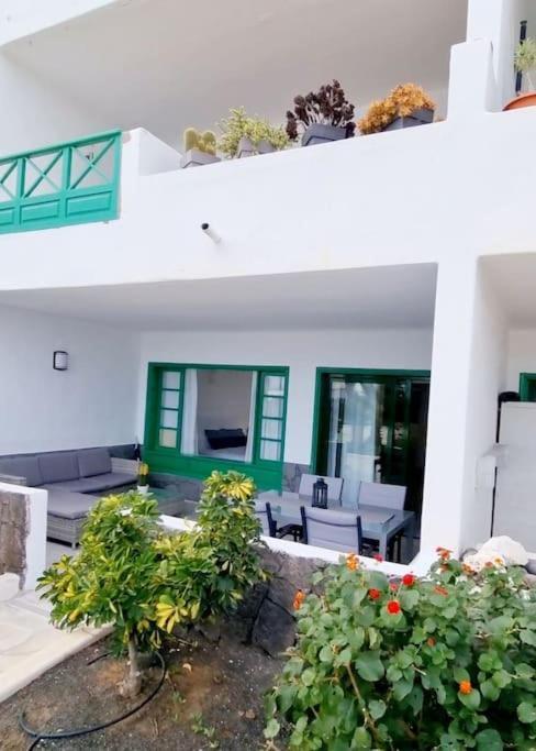 Appartement Playa Bastian First Line Of The Sea à Costa Teguise Extérieur photo