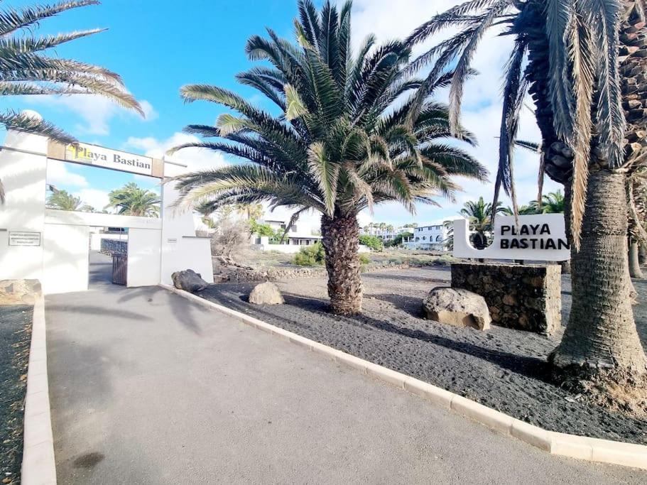Appartement Playa Bastian First Line Of The Sea à Costa Teguise Extérieur photo