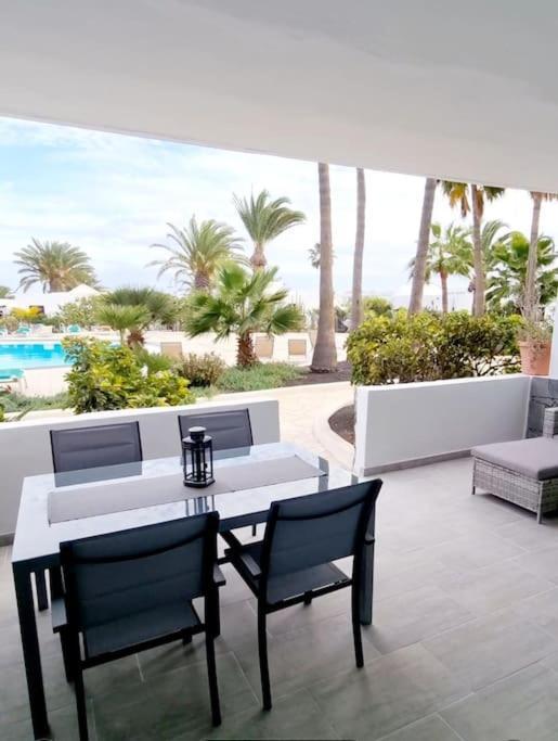 Appartement Playa Bastian First Line Of The Sea à Costa Teguise Extérieur photo