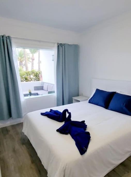 Appartement Playa Bastian First Line Of The Sea à Costa Teguise Extérieur photo
