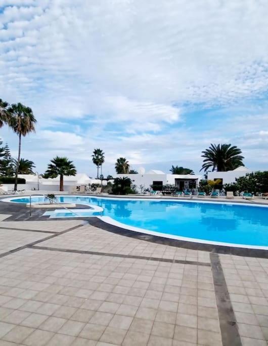 Appartement Playa Bastian First Line Of The Sea à Costa Teguise Extérieur photo
